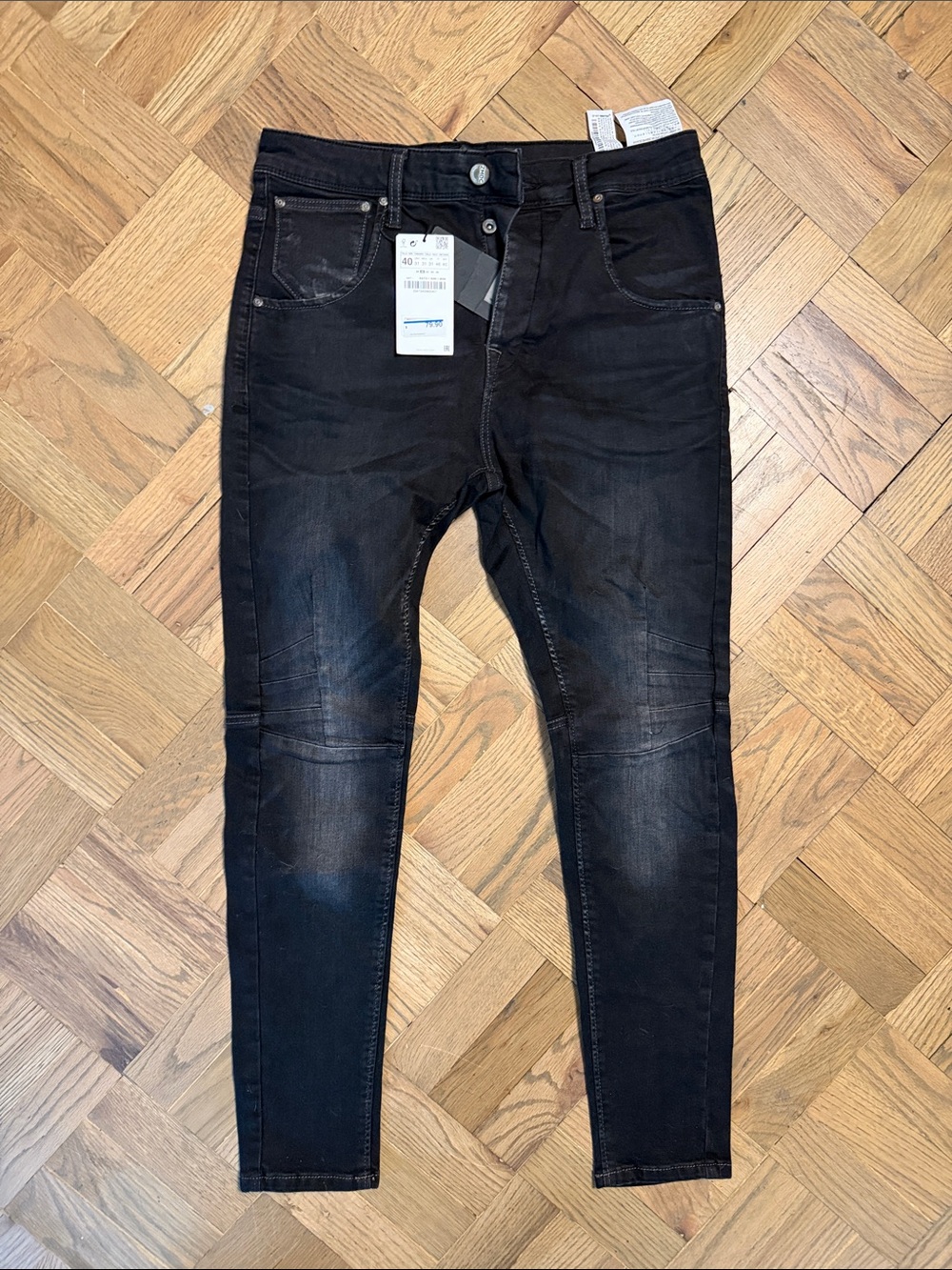 Zara men’s size 40  about a waist 31 cool jean with knee detail washed black